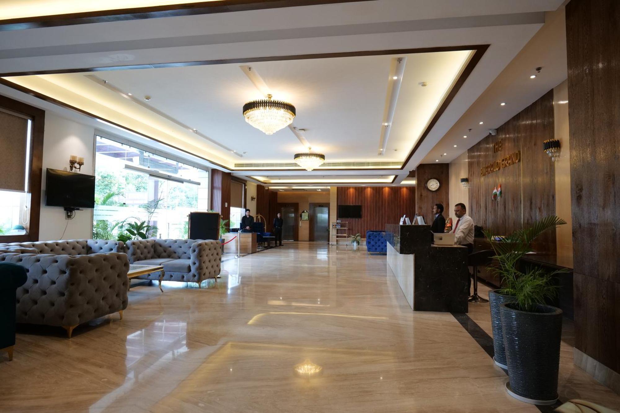 The Emerald Grand دهرادون المظهر الخارجي الصورة