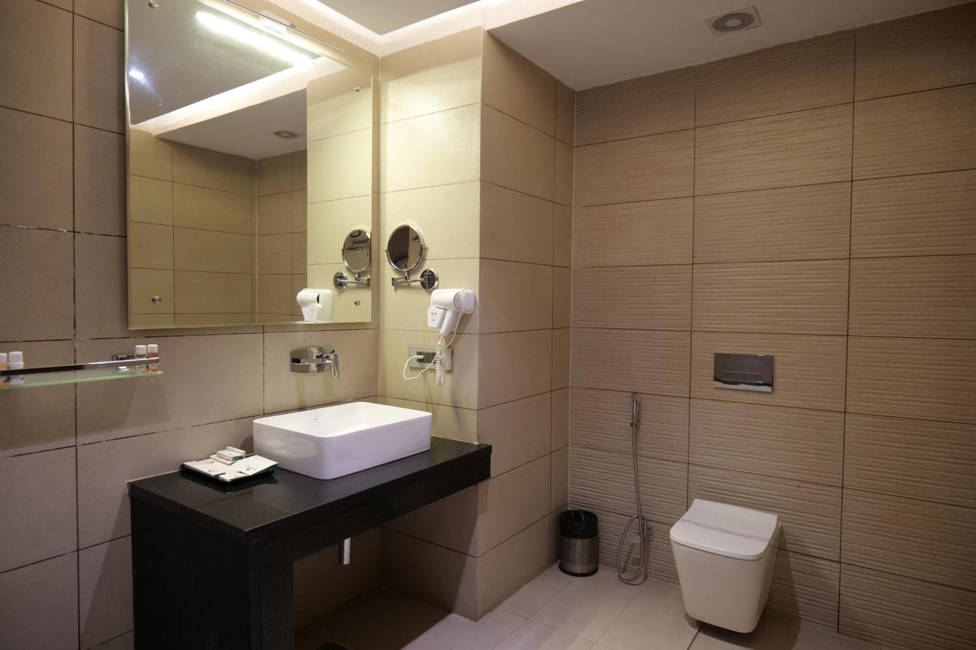 The Emerald Grand دهرادون المظهر الخارجي الصورة